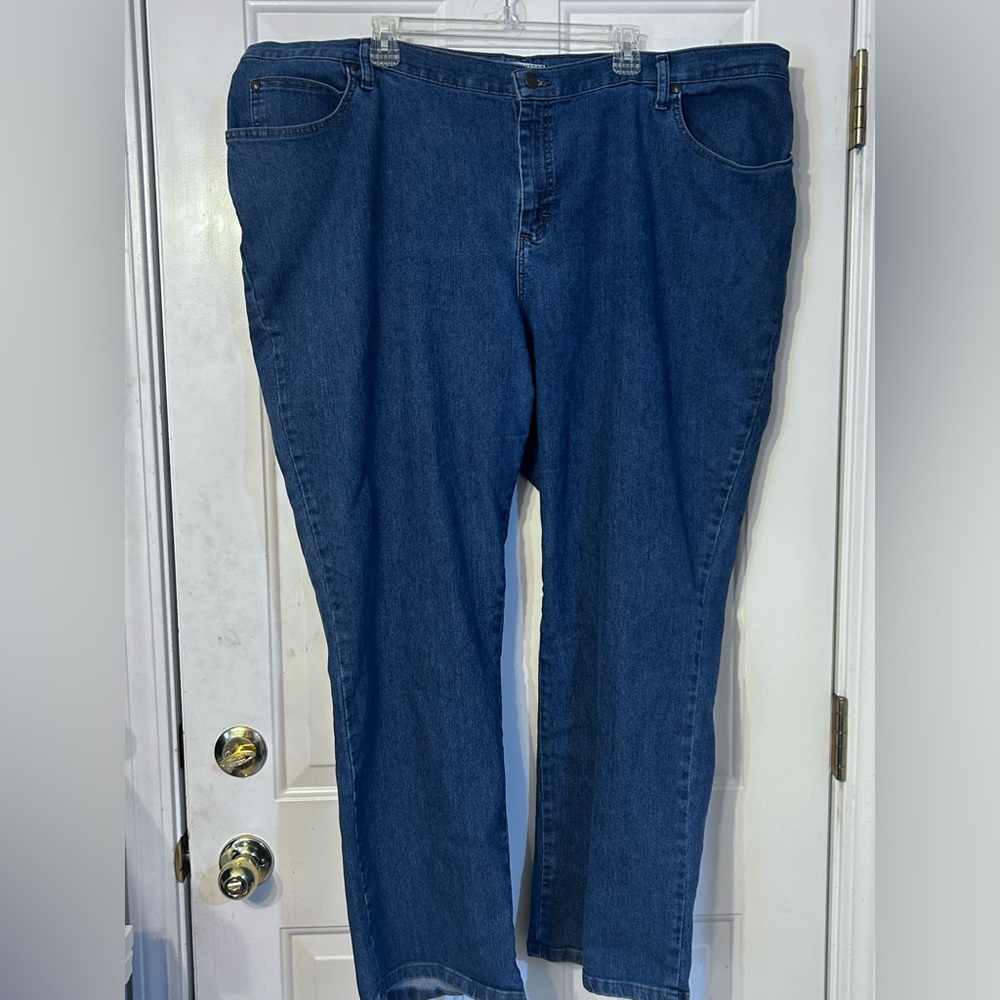 Lee relaxed waist women’s jeans, size 28W